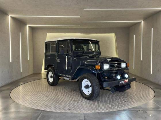 TOYOTA BANDEIRANTE 3.7 BJ50LV 4X4 TETO RIGIDO DIESEL 2P MANUAL